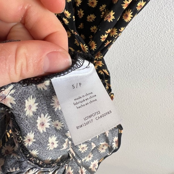 WEWOREWHAT
Puff Sleeve Sunflower Floral Wrap Dress, size small - Picture 4 of 6